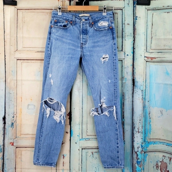 Levi's Premium Button Fly Wedgie  Fit Ankle Jeans - Picture 2 of 10